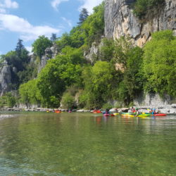 La Beaume in Südfrankreich mit Kajakfahrern.